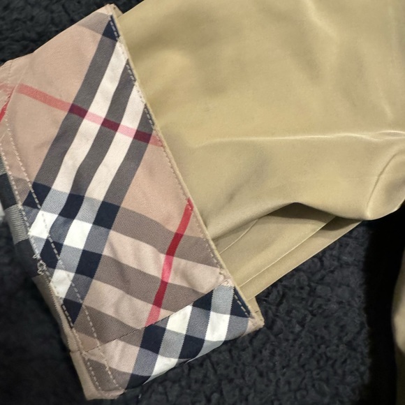 Beautiful Burberry jacket - Picture 4 of 6